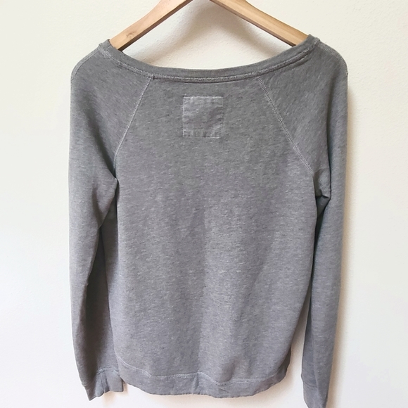 Hollister Gray Wide Neck Slight Hi-Low Wolf Sequin Detail Sweatshirt Size Small - Picture 5 of 6